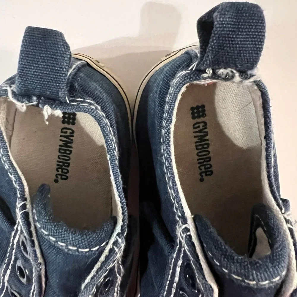Toddler boy size 6 shoes and sandals (s-191)